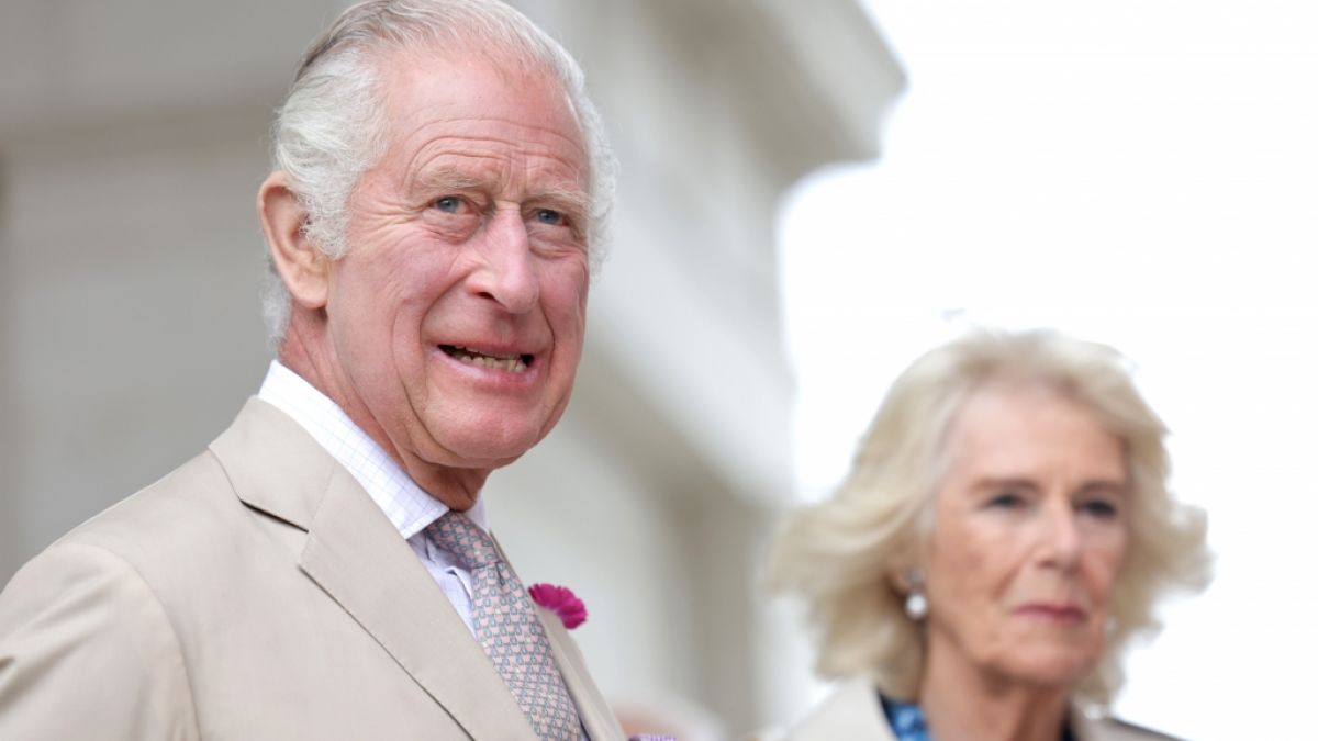 König Charles III. findet sich derzeit in einem handfesten Skandal wieder, nachdem unfaire Löhne für Palast-Angestellte enthüllt wurden. (Foto)