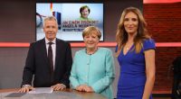 RTL-Moderatorin Roberta Bieling mit Peter Klöppel und Ex-Bundeskanzlerin Angela Merkel.