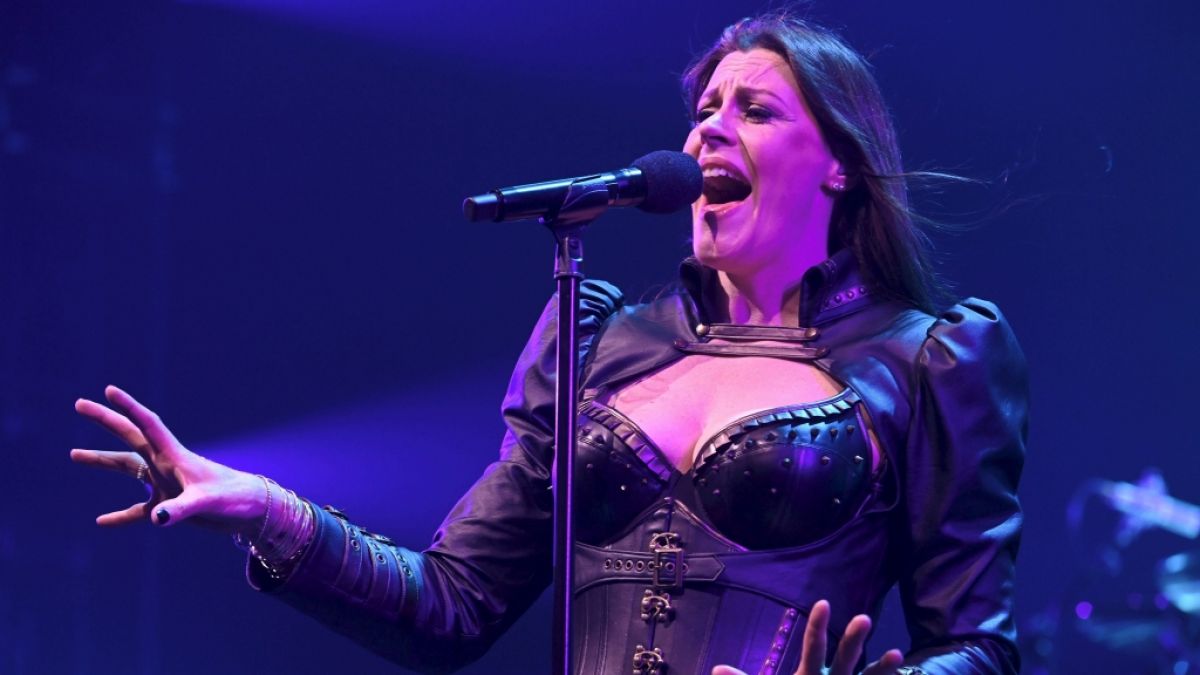 Die schwangere "Nightwish"-Sängerin Floor Jansen musste nach einem Zusammenbruch schweren Herzens mehrere Konzerte absagen. (Foto)