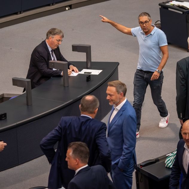 Nerven liegen blank! SPD-Politiker schockte mit Ausraster im Bundestag