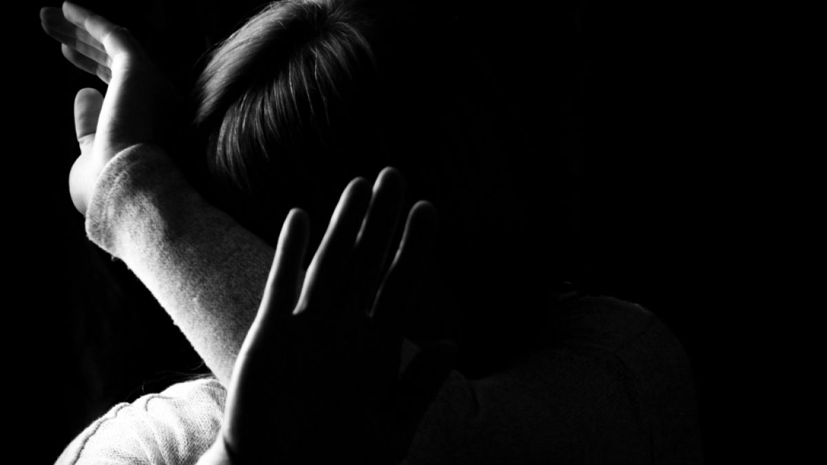 #Horror-Vergewaltigung in Hamburg: Reglos im Gebüsch gefunden! 30-Jährige an Bahngleisen missbraucht