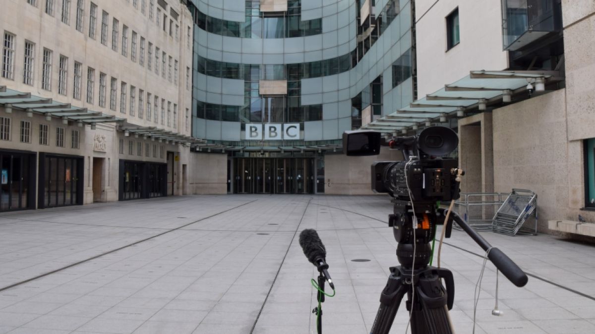 Die BBC wird von einem Skandal um einen prominenten Moderator erschüttert. (Foto)