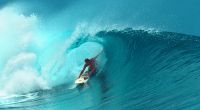 Surf-Star Mikala Jones ist mit nur 44 Jahren beim Wellenreiten verstorben. (Symbolbild)