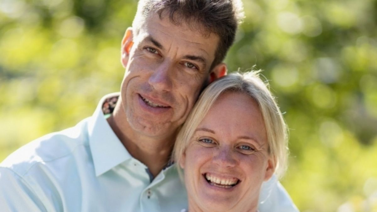 Ammenkuhhalter Jörg und Patricia lernten sich bei "Bauer sucht Frau" 2022 kennen. (Foto)