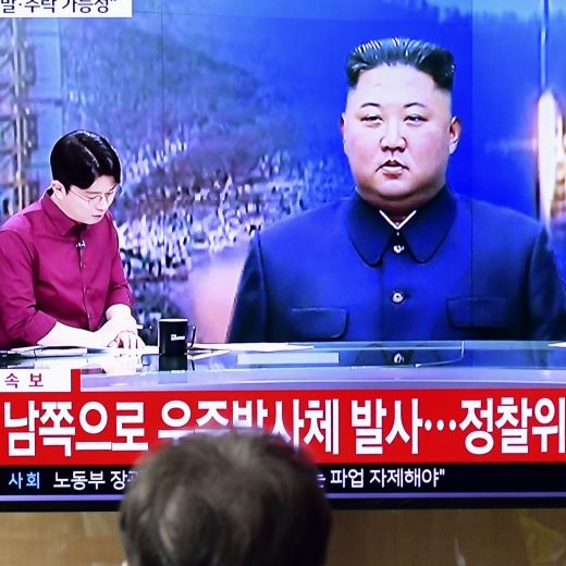 Irrer Kim droht mit Nuklearschlag und feuert Rakete Richtung Japan