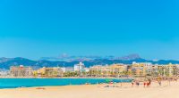 An der Playa de Plama auf Mallorca sollen sechs Deutsche eine Urlauberin missbraucht haben.