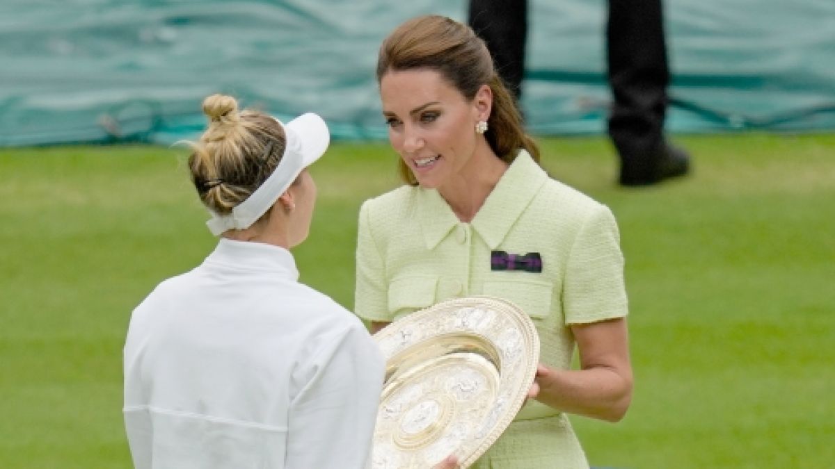 Prinzessin Kate mit Wimbledon-Siegerin Marketa Vondrousova. (Foto)