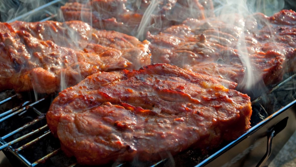 Wie gut sind abgepackte Schweinenackensteaks aus Supermarkt und Discounter wirklich? (Foto)
