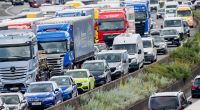 Wer am letzten Juli-Wochenende auf Deutschlands Autobahnen unterwegs ist, braucht Nerven wie Drahtseile: Der ADAC warnt vor einem der heftigsten Stau-Wochenenden der Feriensaison.