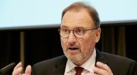 CDU-Landkreistagspräsident Joachim Walter will die Arbeitspflicht für Flüchtlinge.