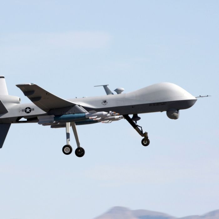 Russen-Kampfjet feuert Leuchtraketen auf US-Drohne