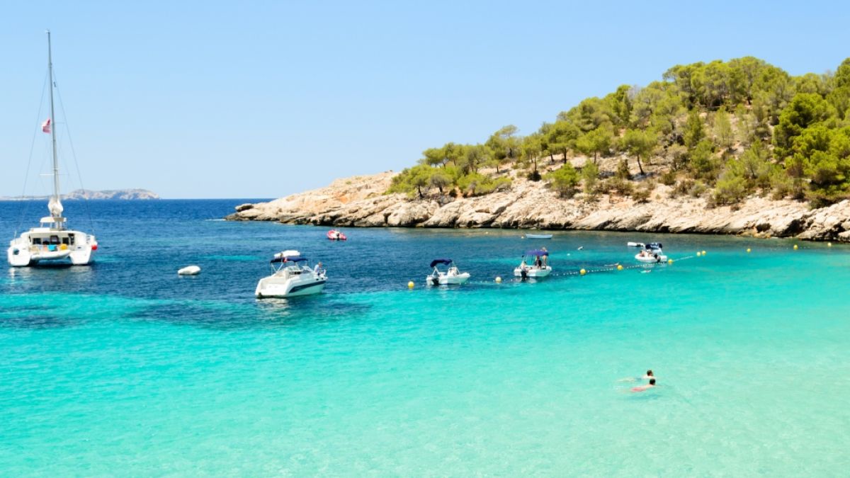 In dem beliebten Ferienort Sant Antoni de Portmany auf Ibiza ist eine 22-jährige Touristin aus Deutschland tot aufgefunden worden (Symbolfoto). (Foto)