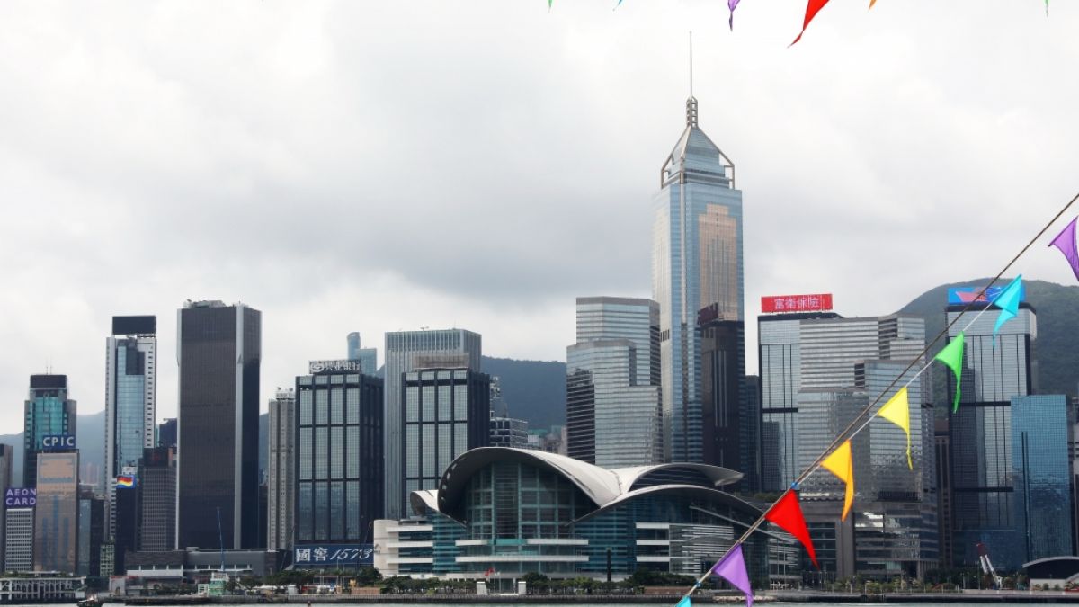 Die Wolkenkratzer von Hongkong übten auf Remi Lucidi eine unwiderstehliche Faszination aus - von einem der XXL-Gebäude stürzte der Fassadenkletterer und Instagram-Star nun in den Tod (Symbolfoto). (Foto)