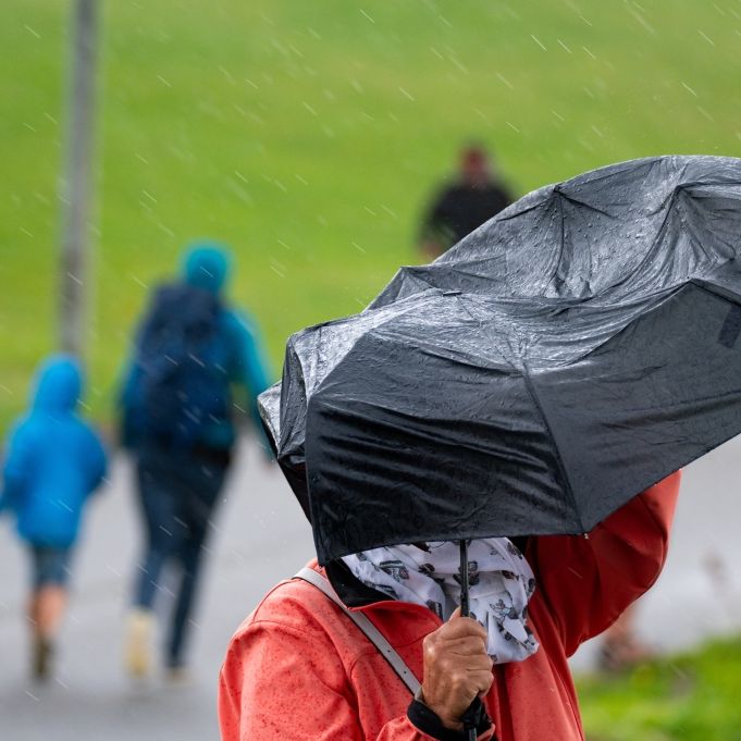 Sturmböen und Starkregen! Wetterdienst warnt vor Unwetter-Chaos