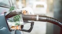 Ein Berliner Professor fordert, die Spritpreise auf 100 Euro pro Liter Benzin zu erhöhen.