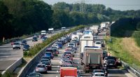 Am ersten August-Wochenende drohen Mega-Staus auf Deutschlands Autobahnen.
