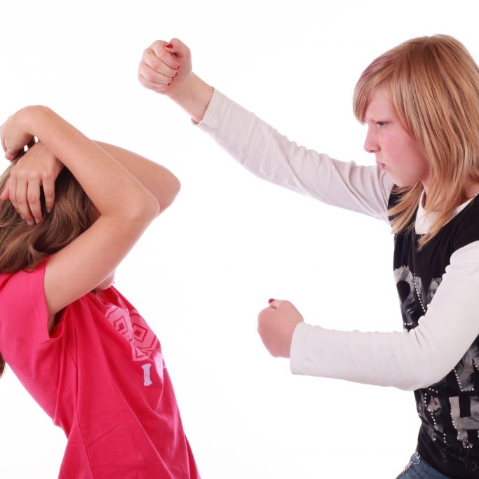 Verprügelt, misshandelt, erniedrigt! Mädchen (12) von Mitschülern stundenlang malträtiert
