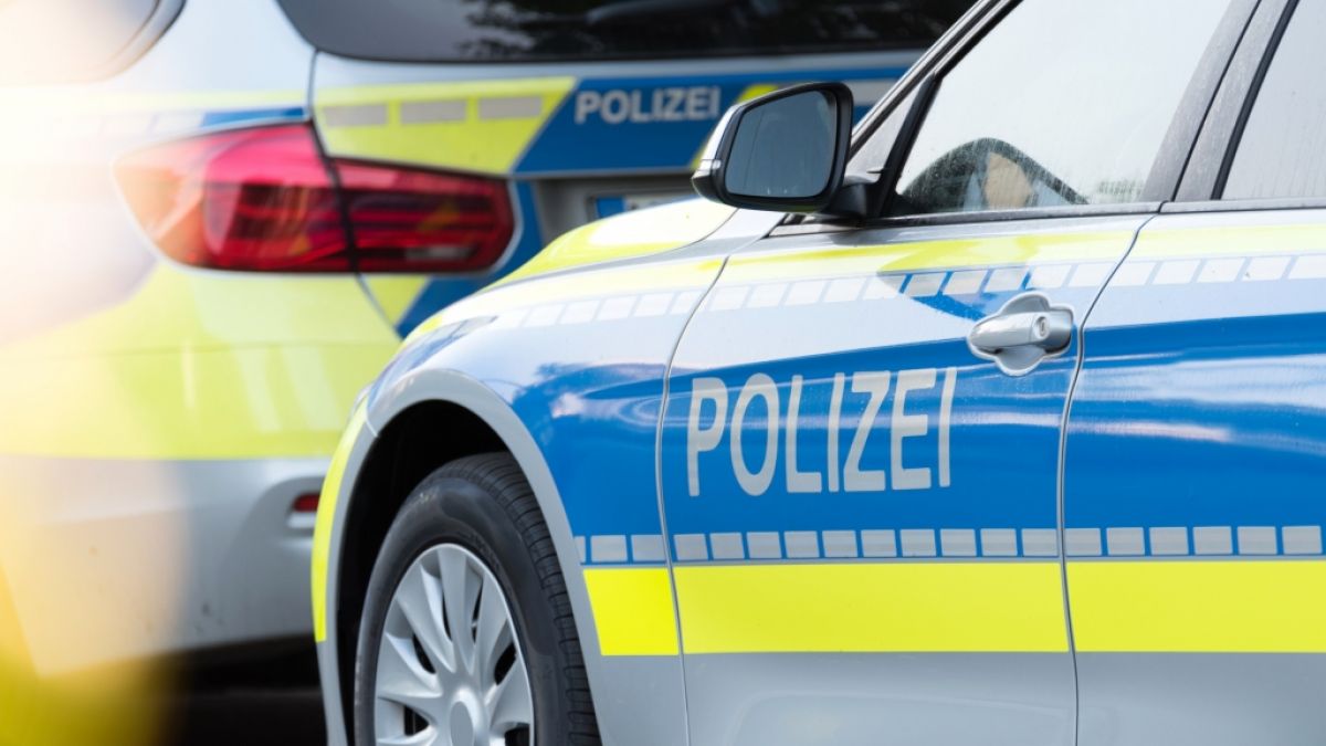 Die Polizei ermittelt nach einem Auto-Unfall in Wuppertal mit vier verletzten Kindern. (Symbolfoto) (Foto)