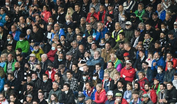 Die Fans des SSV Ulm stehen nicht nur bei Heimspielen hinter ihrer Mannschaft. (Symbolbild)