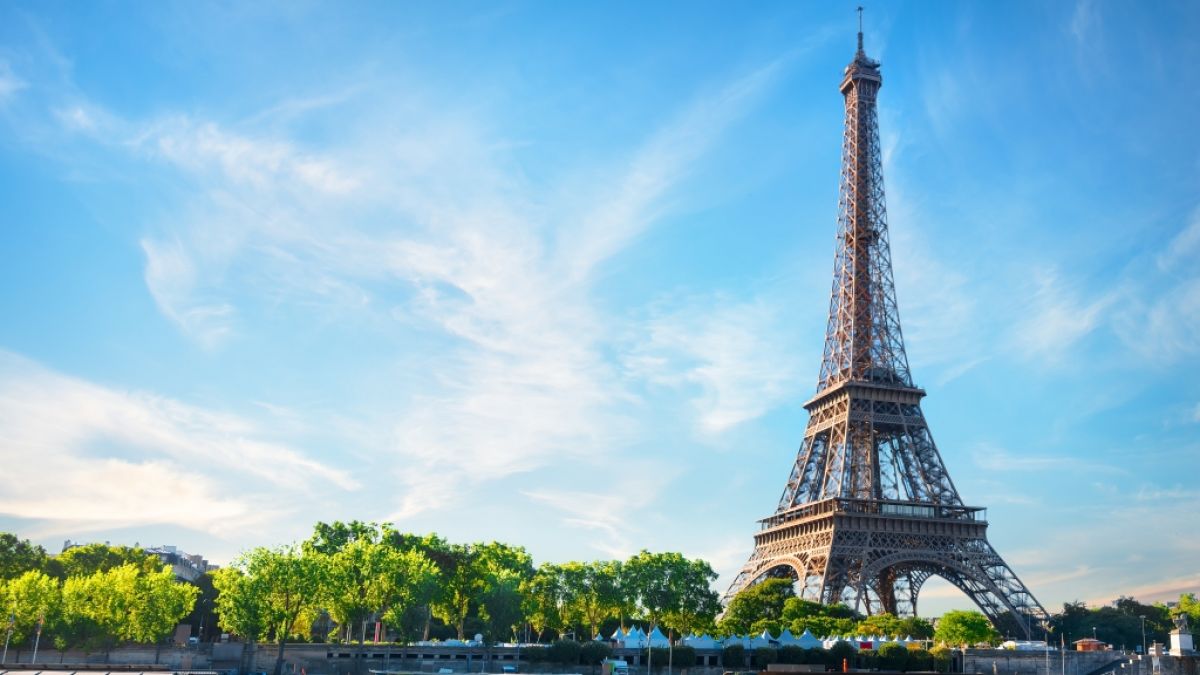 Der Eiffelturm in Paris wurde jetzt wegen Anschlagsgefahr evakuiert. (Foto)