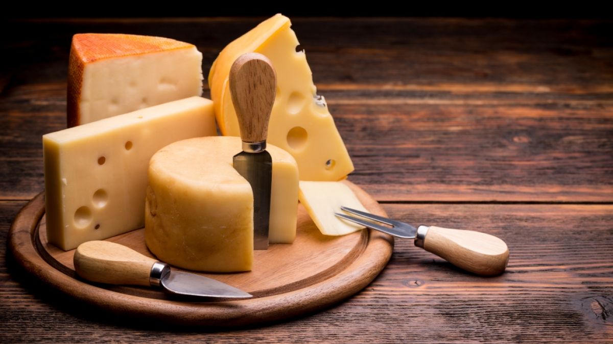 Nach dem Nachweis von Listerien sieht sich ein Käsehersteller zu einem großen Produktrückruf gezwungen - betroffen sind 30 Käsesorten, die bei Kaufland angeboten wurden. (Foto)