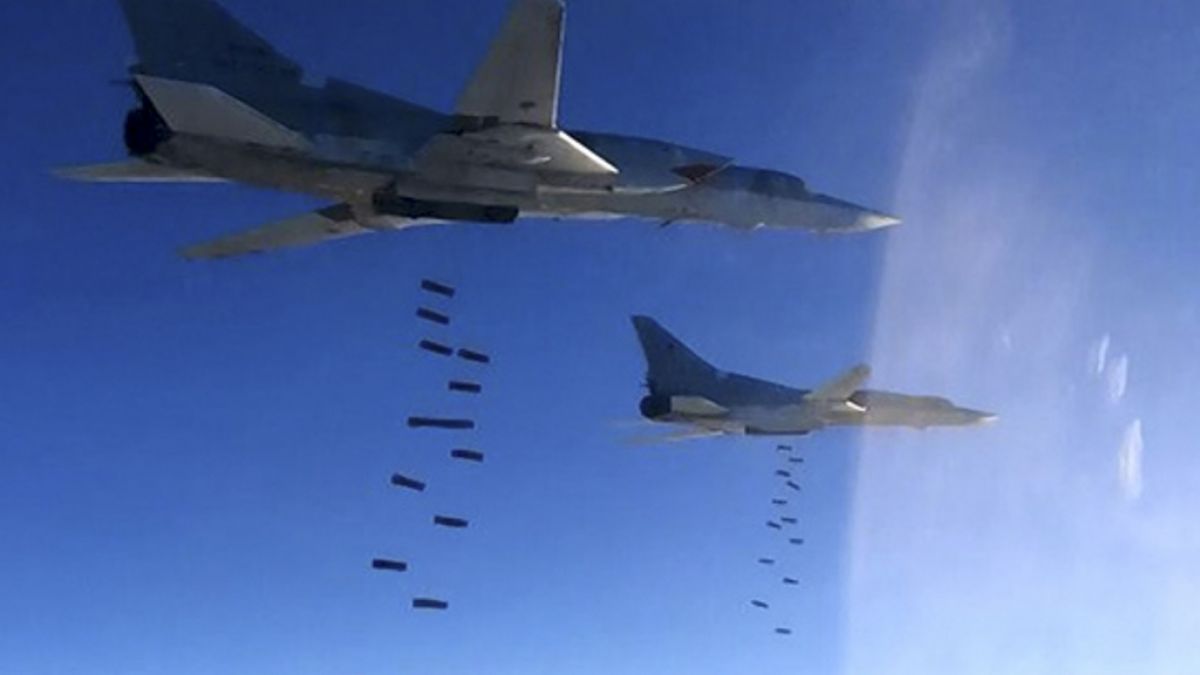 Bei einem Drohnen-Angriff auf einen Luftstützpunkt soll ein russischer Überschallbomber in Brand geraten sein. (Foto)