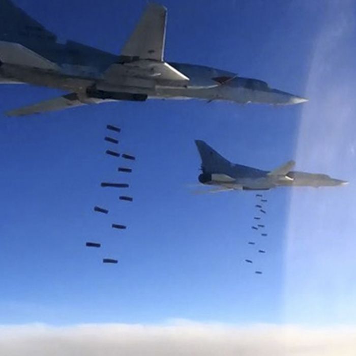 Angriff auf Luftstützpunkt! Hier geht Putins Überschallbomber in Flammen auf