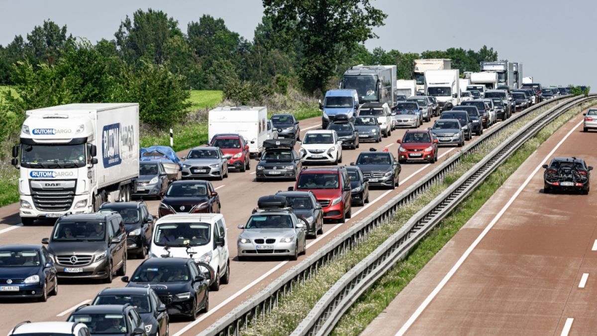 Wer am letzten August-Wochenende längere Autofahrten plant, braucht einer Warnung des ADAC zufolge Nerven wie Drahtseile: Auf Deutschlands Autobahnen droht zum Ende der Sommerferien akute Staugefahr. (Foto)