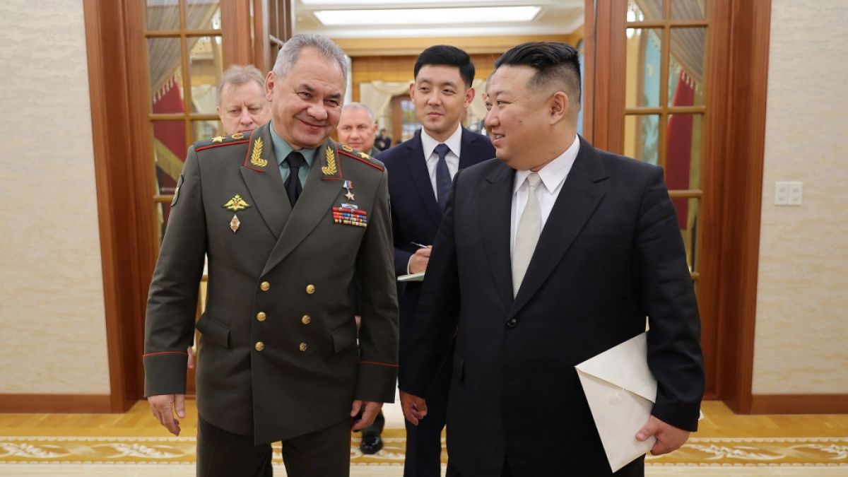 Hat der russische Verteidigungsminister Sergej Schoigu mit dem Nordkorea-Diktator Kim Jong Un einen "geheimen Atompakt" geschlossen? (Foto)