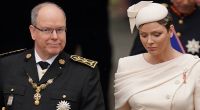 Allen hartnäckigen Trennungsgerüchten zum Trotz turtelten Prinzessin Charlène und Fürst Albert II. von Monaco im Urlaub wie verliebte Teenager.