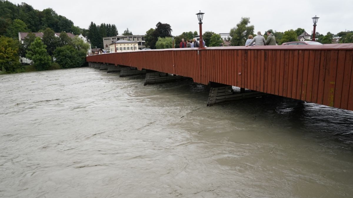 Einige Flusspegel sind durch den anhaltenden Regen in Bayern stark angestiegen. (Foto)