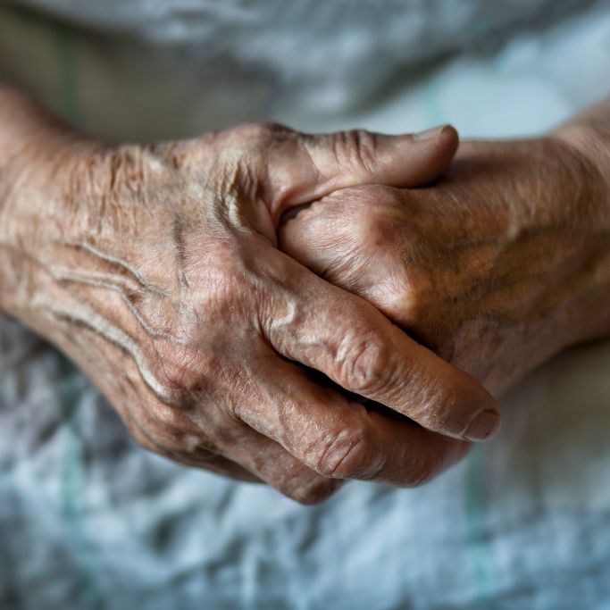 Zwei Männer missbrauchen demenzkranke Seniorin (81)