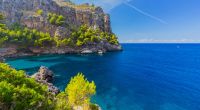 Die malerische Bucht von Sa Calobra wurde für eine junge Mallorca-Urlauberin aus Deutschland zur Todesfalle: Die 25-Jährige starb, nachdem sie von einer Welle erfasst wurde.