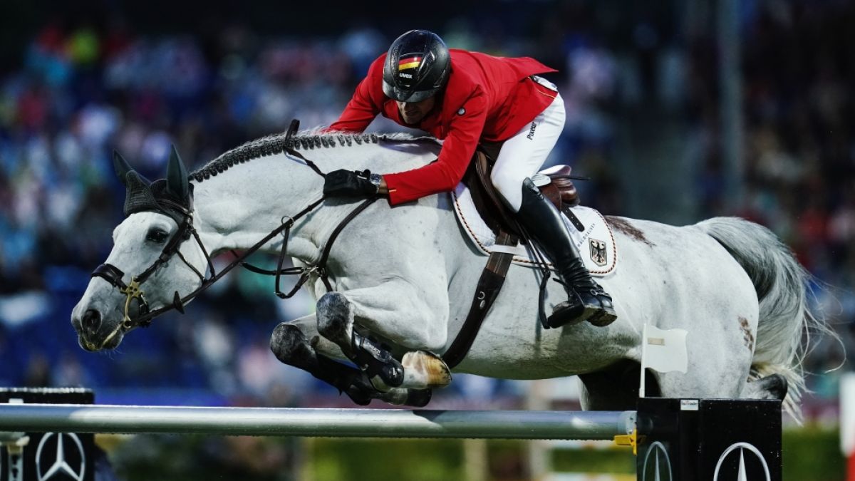 Der deutsche Springreiter Christian Kukuk will bei der EM in Mailand mit Pferd Mumbai um den Titel kämpfen. (Foto)