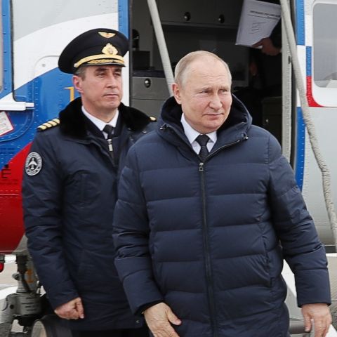 Drohnen-Attacke auf Flughafen! Mega-Brand stoppt Putin-Flugzeuge