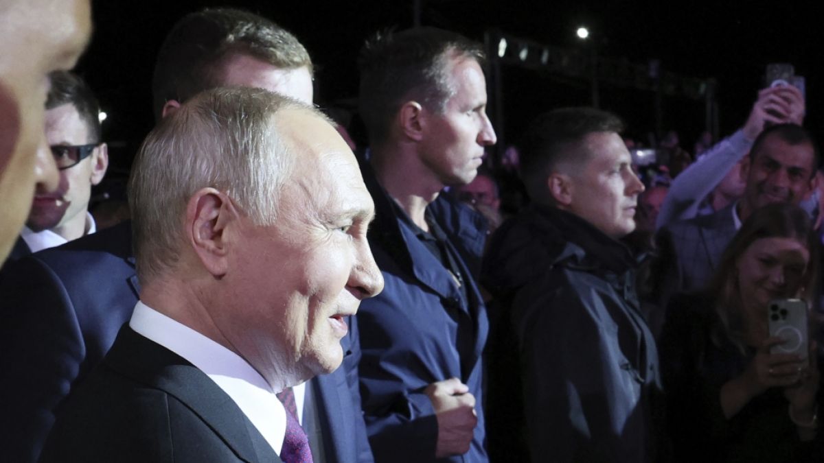 Werden bei öffentlichen Auftritten wie hier zum 80. Jahrestag der Schlacht von Kursk nur Doppelgänger von Wladimir Putin eingesetzt? Einem ukrainischen Geheimdienstchef zufolge wurde der echte Putin zuletzt im Juni 2022 gesehen. (Foto)