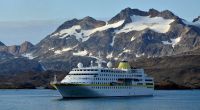 Das vor Grönland gestrandete Kreuzfahrtschiff 