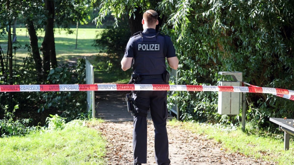Die Polizei ermittelt zu einem toten Jungen (6), der in Pragsdorf bei Neubrandenburg entdeckt wurde. (Foto)