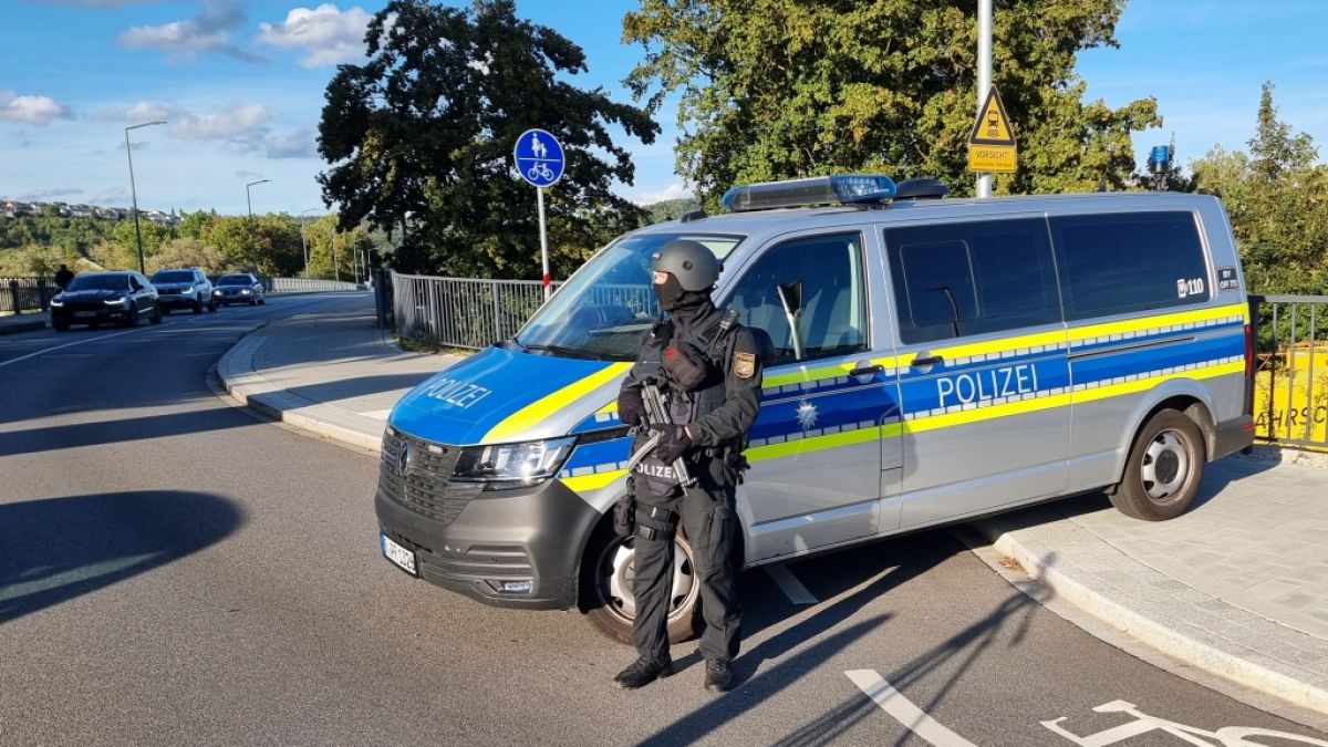 #Polizei-Großeinsatz in Niederbayern: Mann mit einer Schusswaffe unterwegs – wie ist die Gefahrenlage?