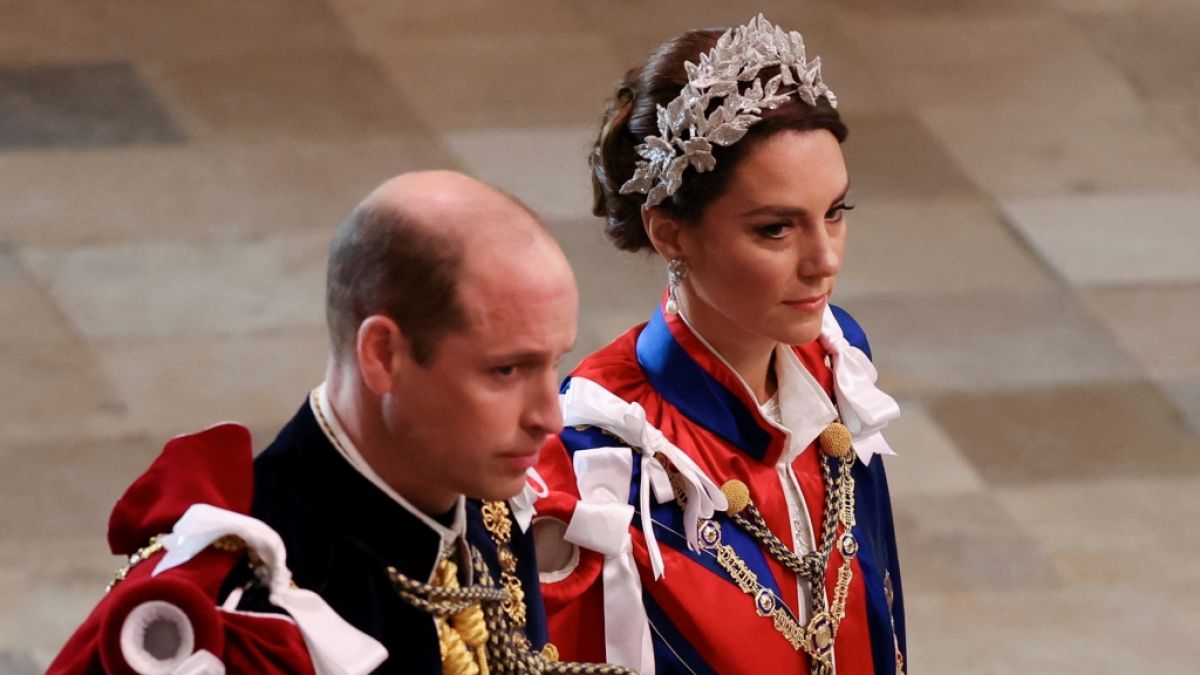Bei der Krönung von König Charles III. traten Prinz William und Prinzessin Kate noch als Power-Paar auf - doch ausgerechnet bei seinem Herzensprojekt soll die Prinzessin von Wales den Thronfolger jetzt sitzenlassen. (Foto)
