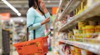 Verbraucher können sich angeblich über sinkende Preise im Supermarkt freuen.