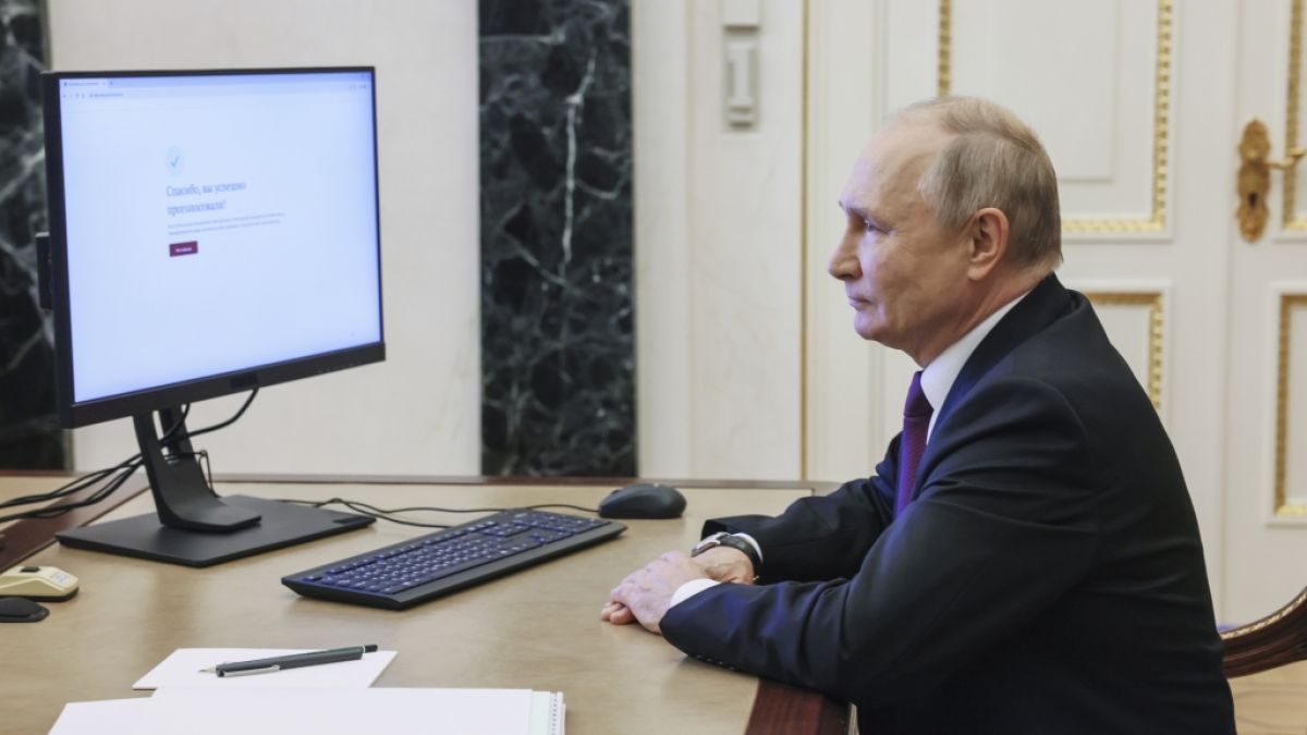 Bislang unveröffentlichte Amateuraufnahmen zeigen Wladimir Putin so privat wie nie zuvor. (Foto)