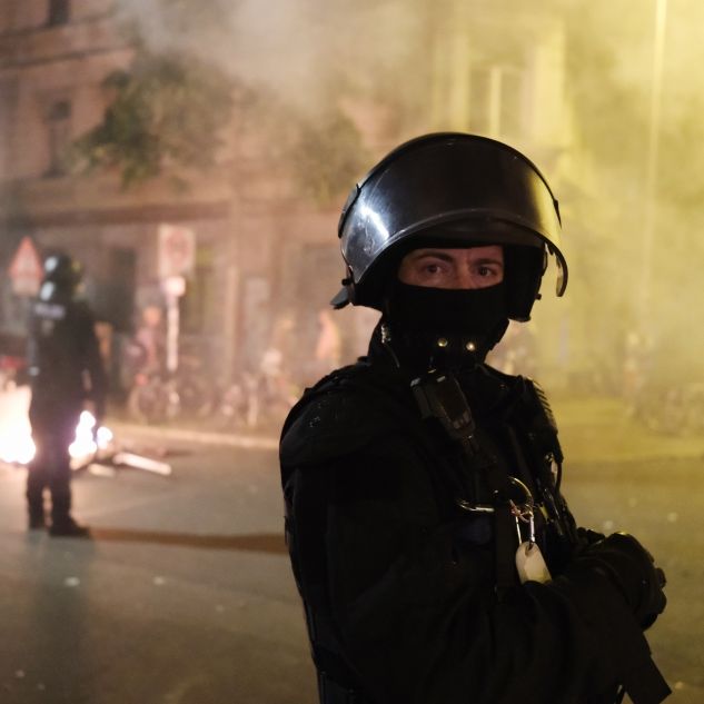 Brennende Barrikaden! Polizei räumt erneut Gebäude im Leipziger Osten