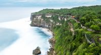 Die atemberaubende Aussicht vom Srijong Beach in Pura Luhur auf der Insel Bali wurde für einen jungen Urlauber aus Deutschland zum tödlichen Verhängnis (Symbolfoto).