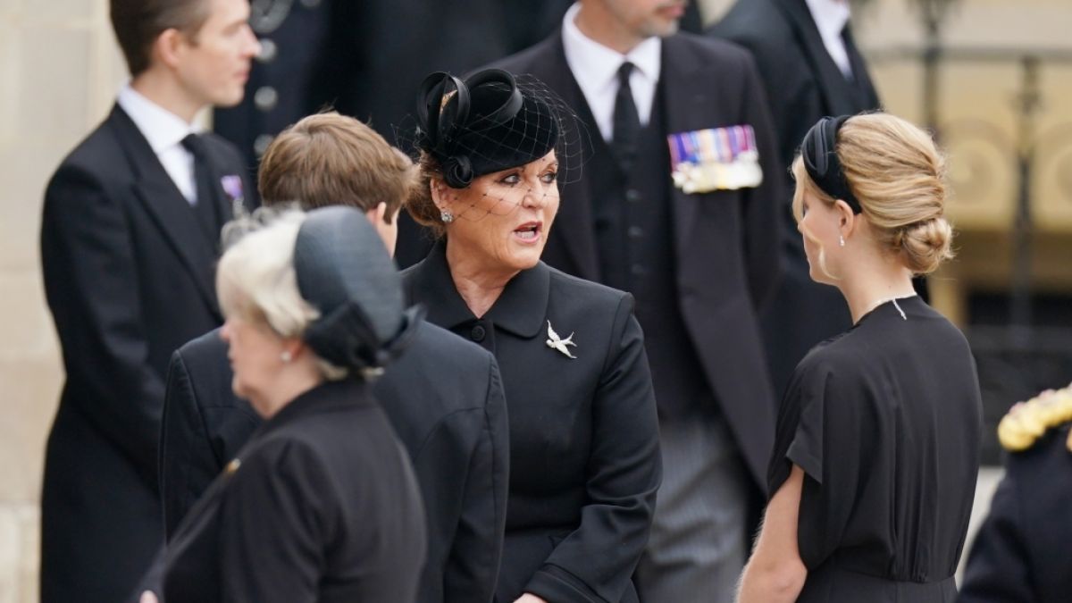 Sarah Ferguson (Mitte, hier bei der Beerdigung von Queen Elizabeth II.) trauert um ihre ehemalige Assistentin Jenean Chapman, die in Dallas ermordet wurde. (Foto)