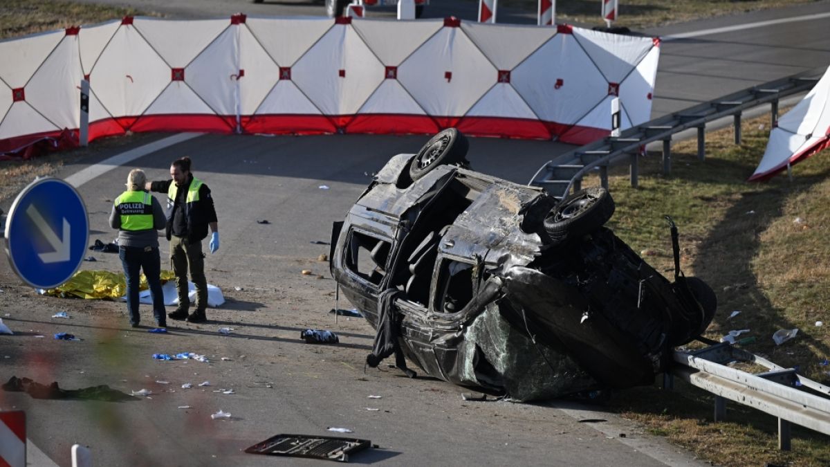 Auf der A94 in Bayern hat es einen schweren Verkehrsunfall mit mehreren Toten und Verletzten gegeben. (Foto)
