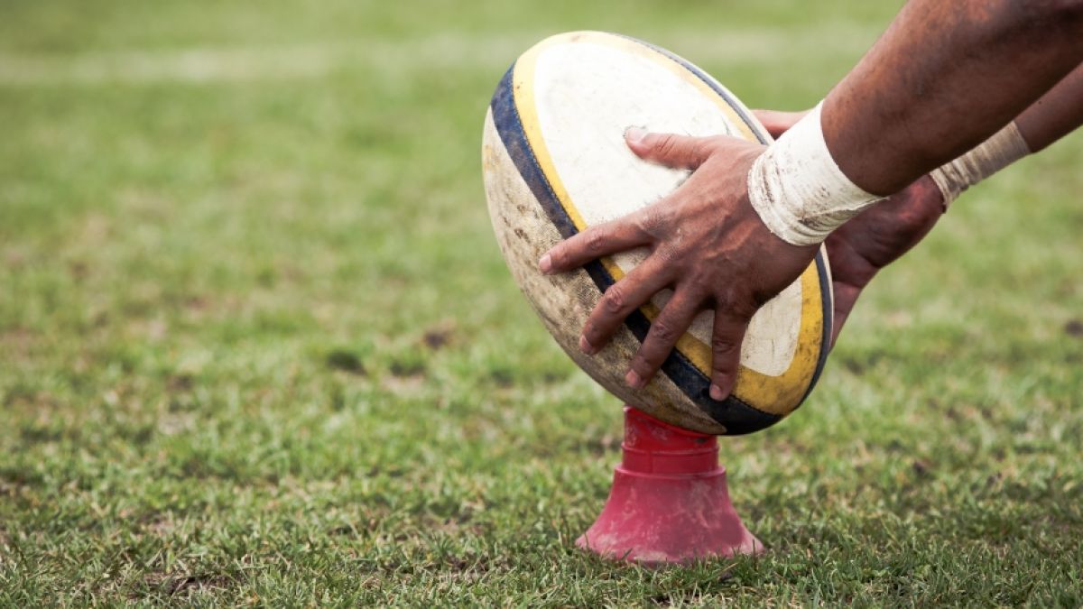 Ein Rugbyspieler ist nach einem Zusammenprall auf dem Spielfeld gestorben. (Foto)