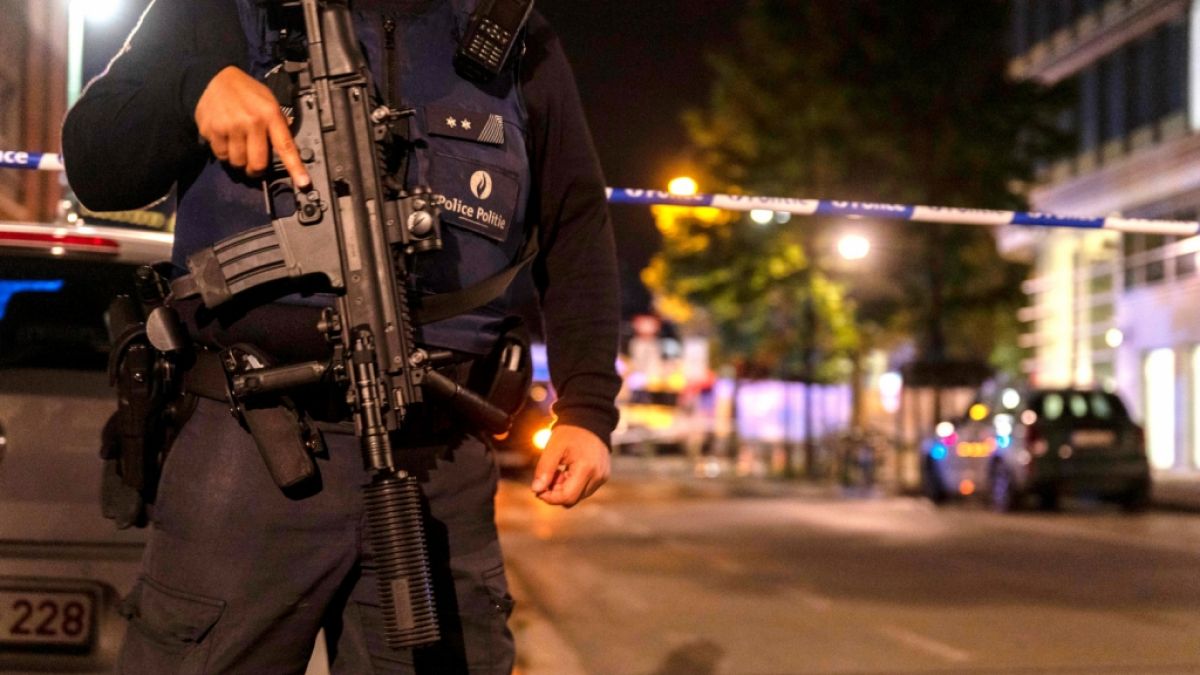 Nach den tödlichen Schüssen auf zwei Schweden in Brüssel, die Premierminister De Croo mit Terrorismus in Verbindung brachte, haben die belgischen Behörden die höchste Terrorwarnstufe in der Hauptstadt ausgerufen. (Foto)