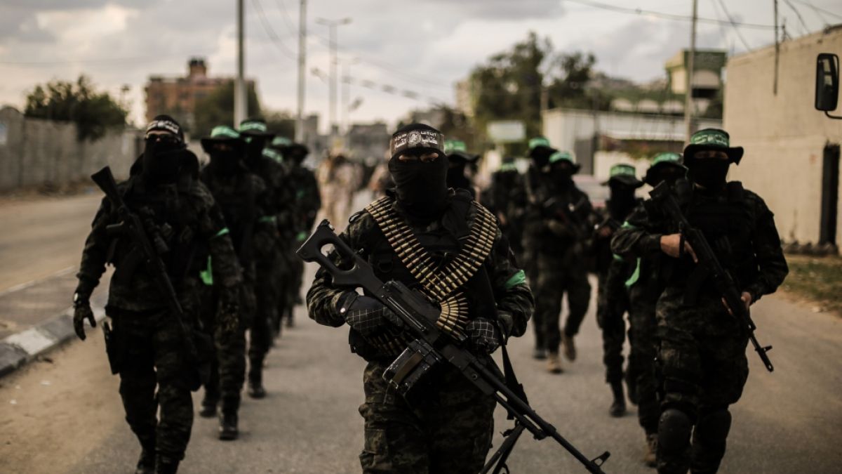 Palästinensische Kämpfer der Kassam-Brigaden, dem bewaffneten Flügel der Hamas, in Gaza. (Foto)