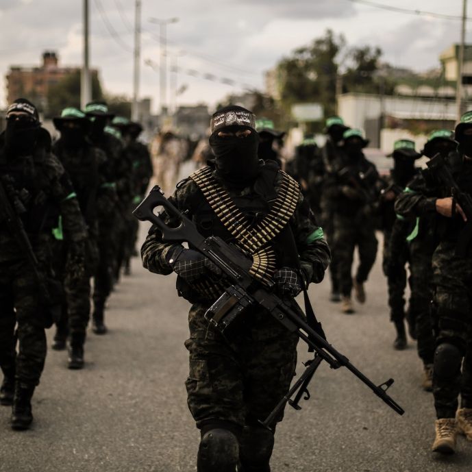 Geheimes Hamas-Handbuch aufgetaucht! Erklärungen von Waffen und Messerattacken
